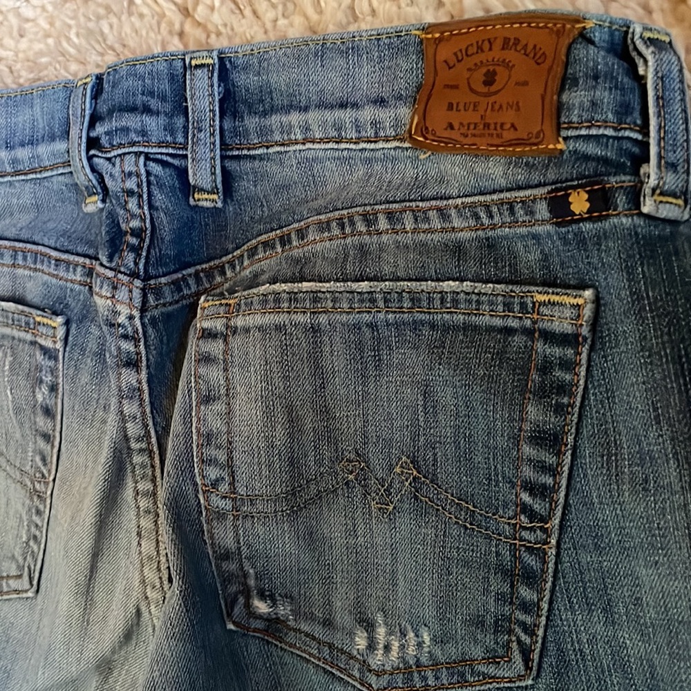 Lucky Brand 🍀 Sweet-N-Low Loose Raw Hem Denim Bermuda Shorts, Size 8/29 - Picture 7 of 16